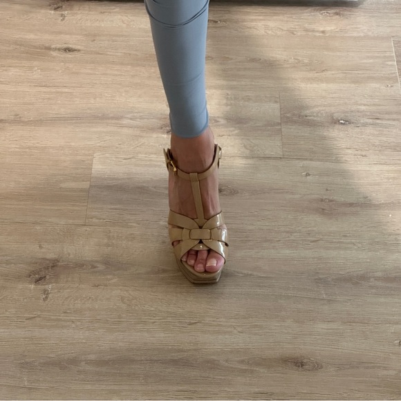 YSL - TRIBUTE PLATFORM SANDALS IN PATENT LEATHER - Picture 16 of 17